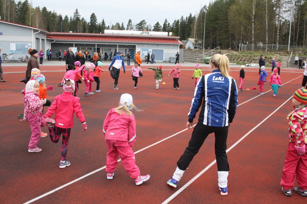 Lempäälän Kisa Yleisurheilun Family Fresh -yleisurheilukoulu pyörii ympäri vuoden